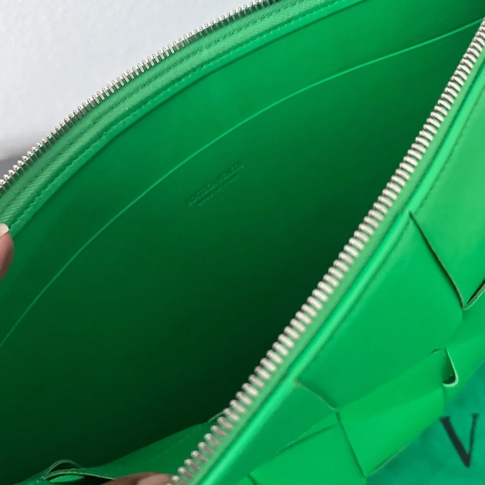 Bottega Veneta Pouch Bag - Picture 5 of 11